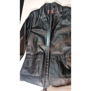 Sophisticated NH men's black leather coat in size 40R, tailored by Heinrich Linm